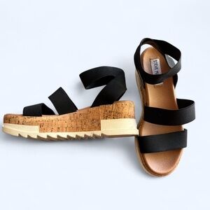 Steve Madden Black Sandals with Platform Sole